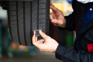 How to check tyre tread