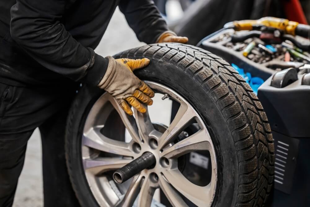 Dlaczego auto ściąga na jedną stronę?