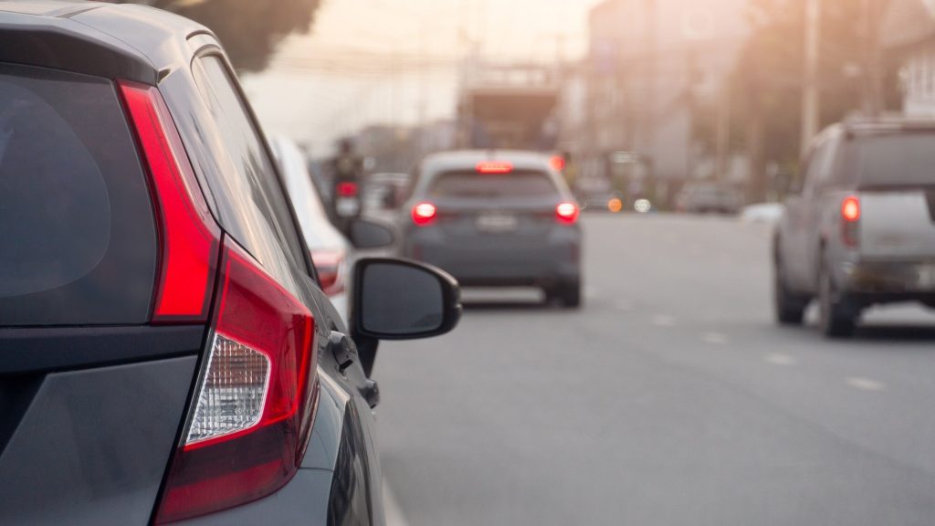 Auto podskakuje na równej drodze – czy winne są koła?